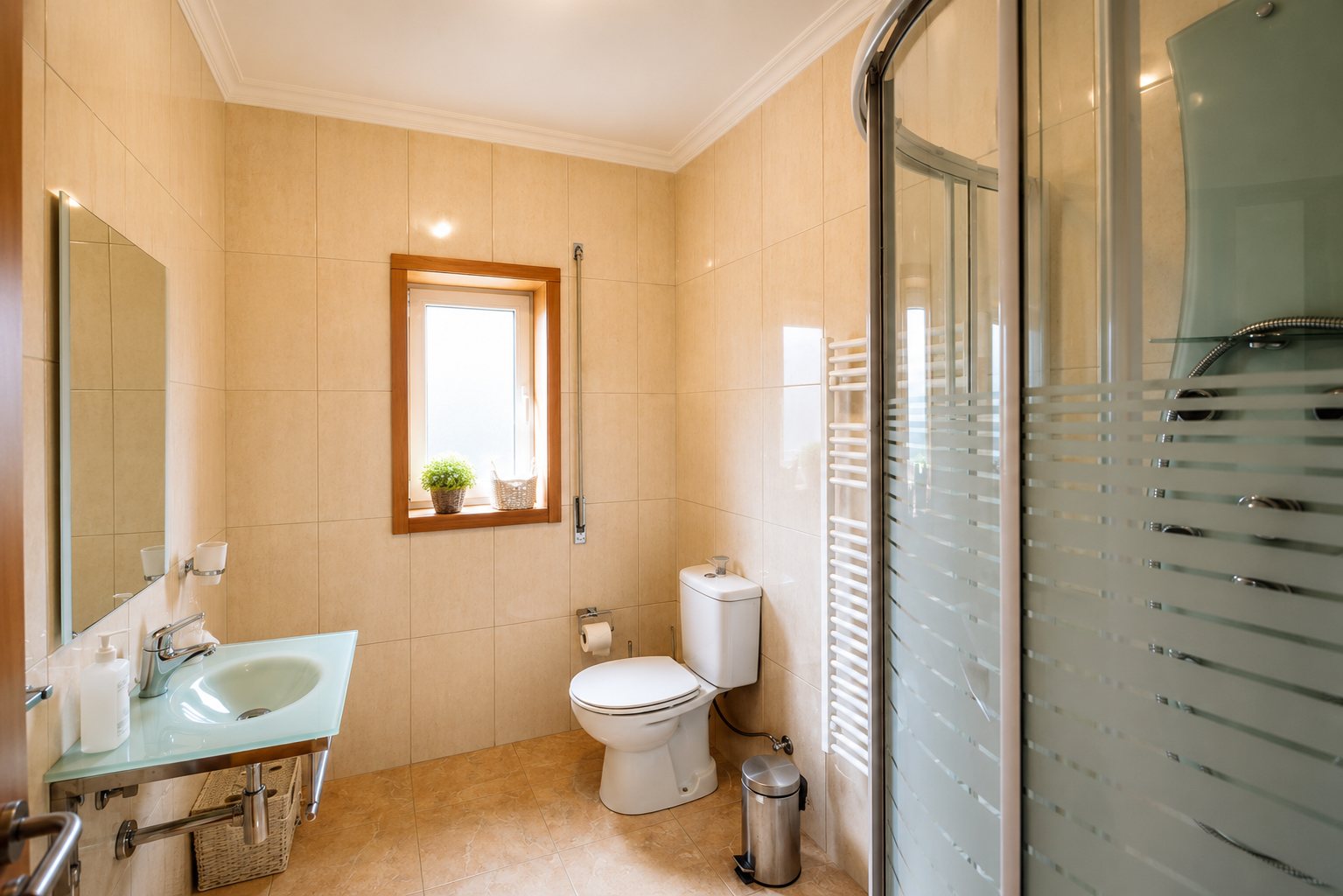 Bathroom with shower at CM87