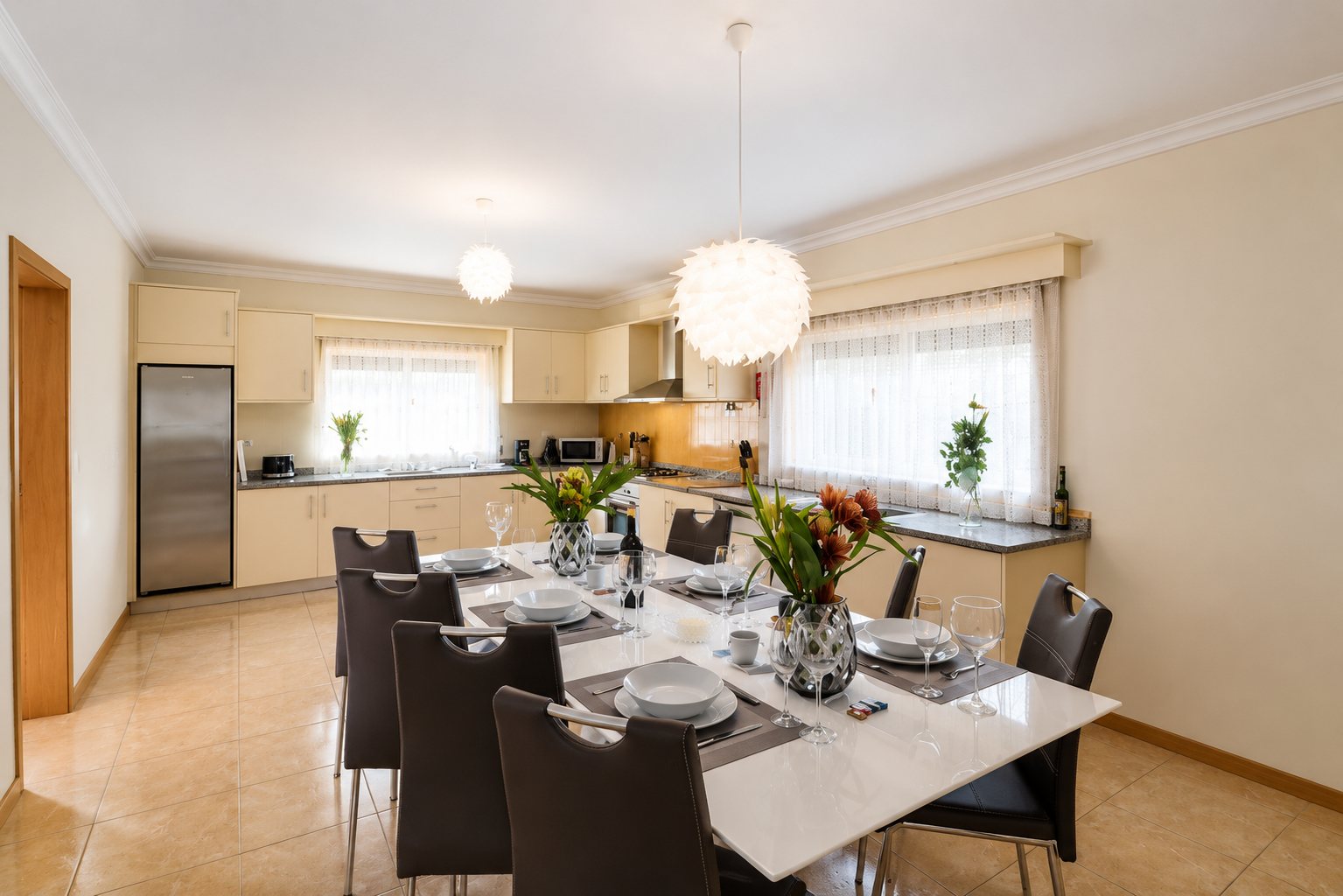 Dining area and kitchen at CM87