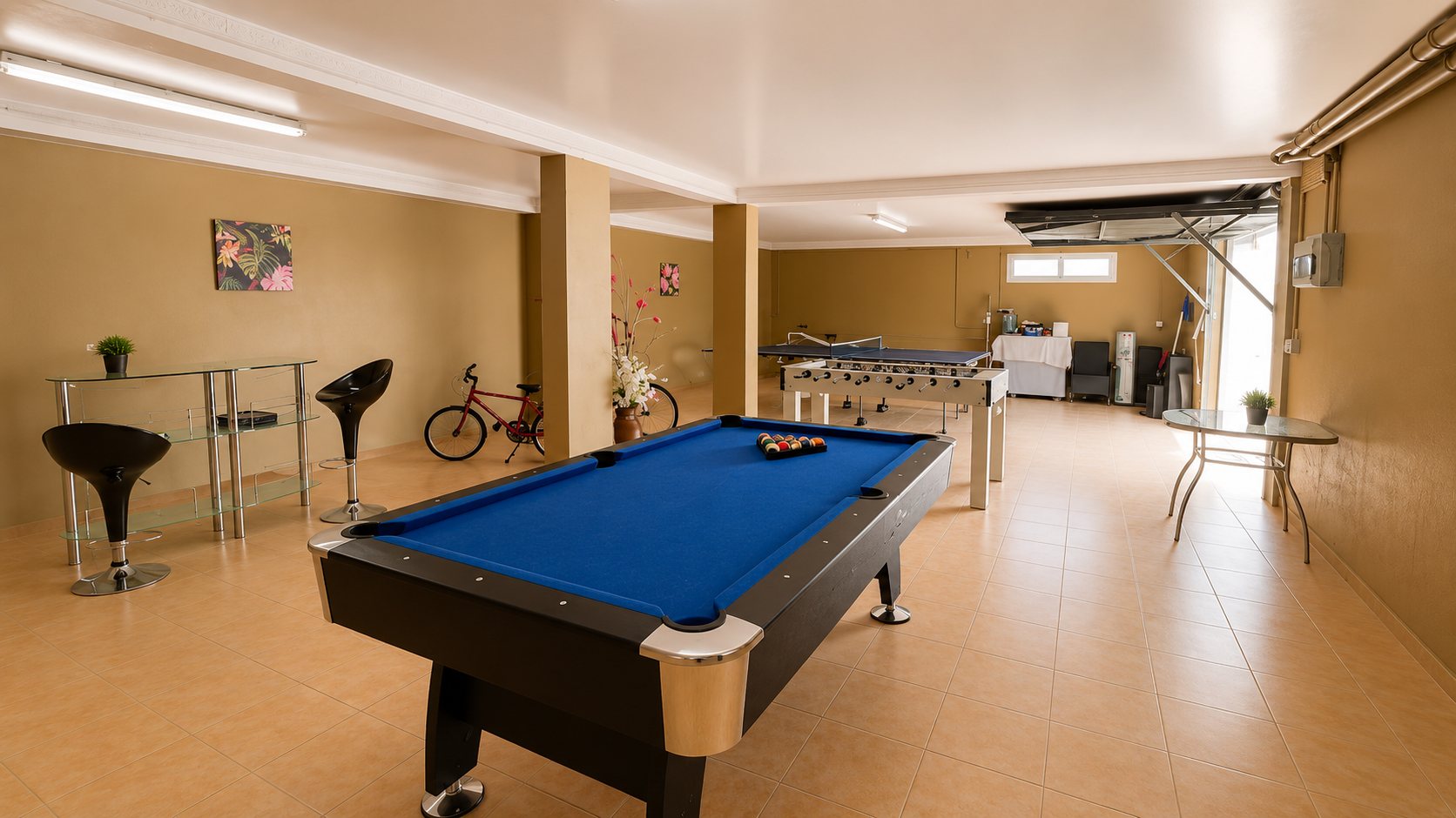 Games room with billiards at CM89