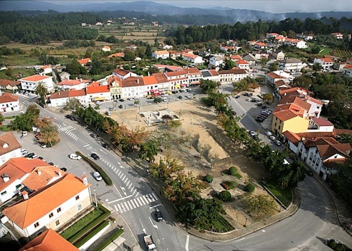 Largo da Feira in the centre of Freixo